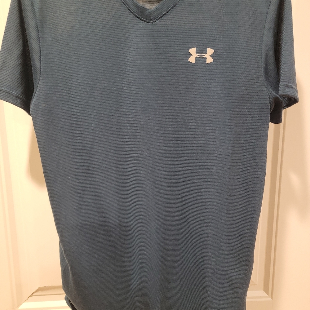 NWOT MENS UNDER ARMOUR T-SHIRT